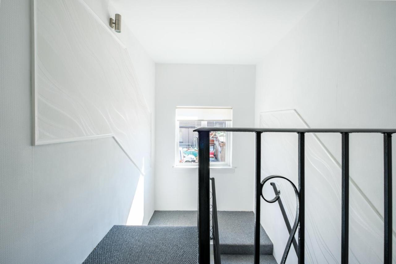The Douglas - Spacious 2 Bed Apartment In アッディンストン エクステリア 写真